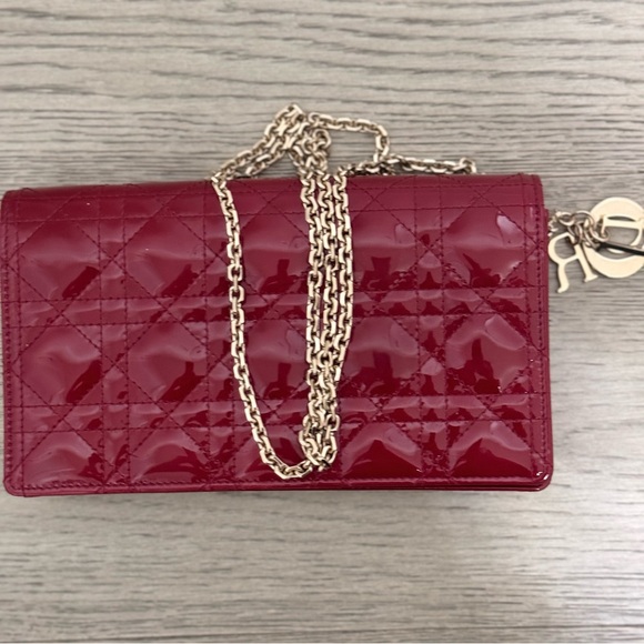 Lady Dior Pouch
Cherry Red Patent Cannage Calfskin - Picture 11 of 11